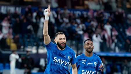 بنزيما يحتفل بهدف التقدم للهلال