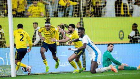 سيماكان يسجل هدف النصر في مرمى نيوم