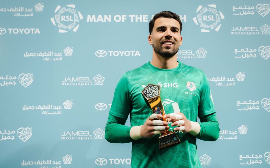 لويس ماكسيميانو رجلًا للمباراة للمرة الأولى في الموسم