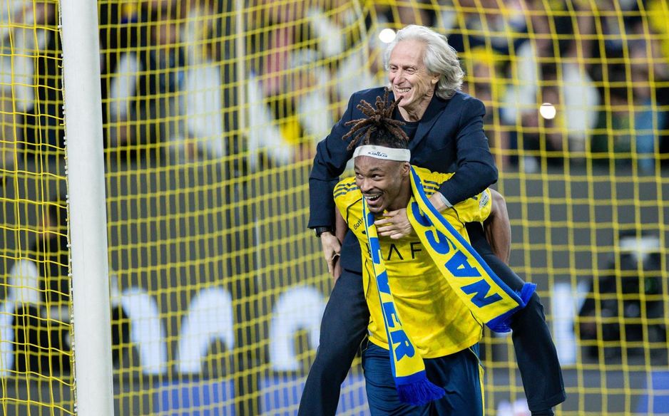 Mohamed Simakan celebrates Al Nassr win v NEOM SC with Jorge Jesus