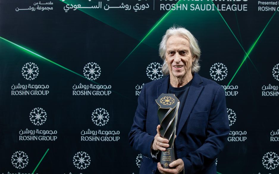 Al Nassr manager Jorge Jesus with his RSL Manager of the Month award for February