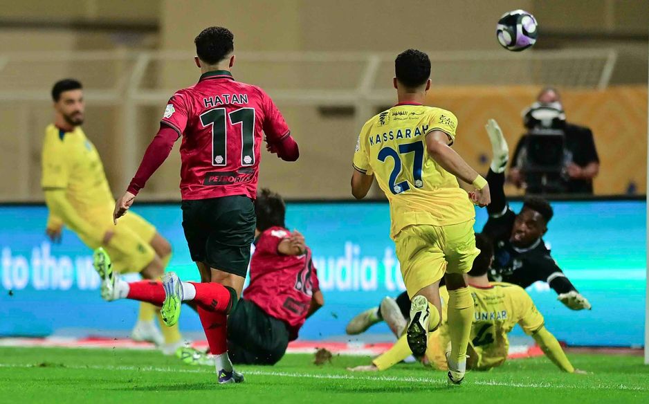 بينما حقق الحزم الانتصار التاريخي، سجل مهاجم الخلود إنريكي الهدف التاريخي الافتتاحي في مواجهات الفريقين