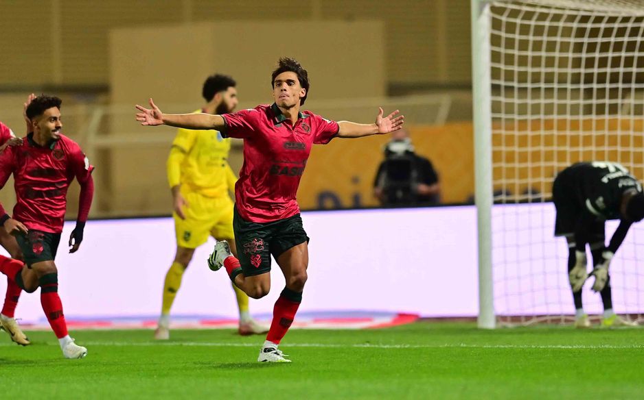 سجل إنريكي 4 من الأهداف الثمانية المبكرة. وواحد منها في شباك الحزم بمواجهة الذهاب