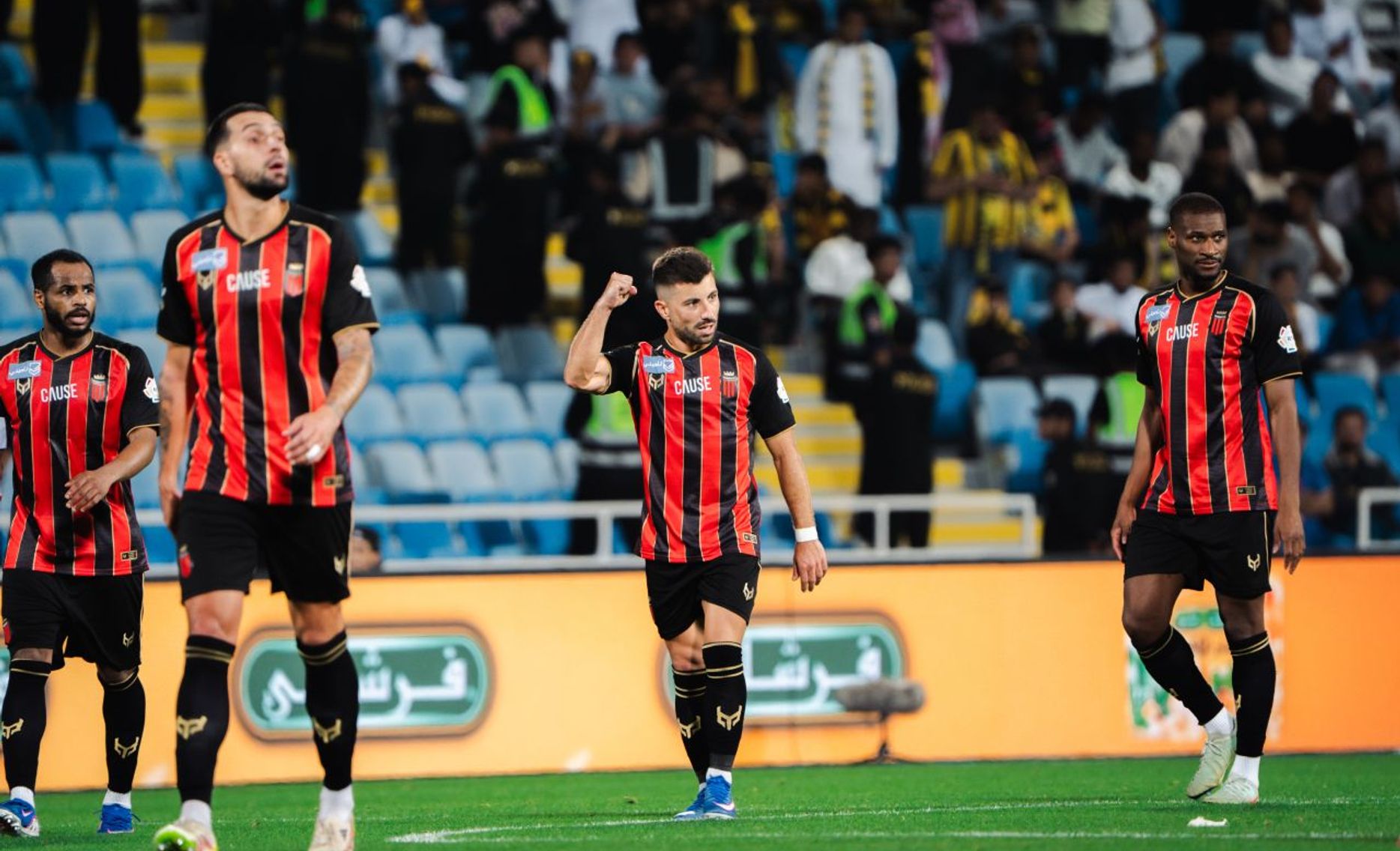 الرياض يعود أمام الاتحاد بثلاثية مثيرة ويحيي آماله في البقاء