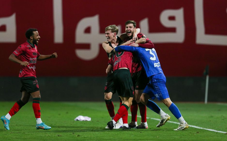 فرحة عارمة للاعبي الخلود بعد الفوز بركلات الترجيح أمام الاتحاد، ليحسموا تأهلاً تاريخياً هو الأول من نوعه إلى نهائي كأس خادم الحرمين الشريفين