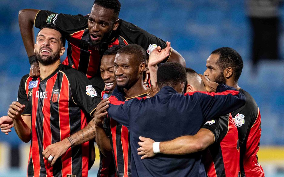 تعرض الاتحاد لخسارتين متتاليتين بنتيجة 3-1 أمام الأهلي ثم الرياض فانتهت رحلته للدفاع عن اللقب
