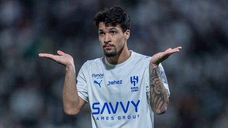 Marcos Leonardo scores for Al Hilal at Al Shabab