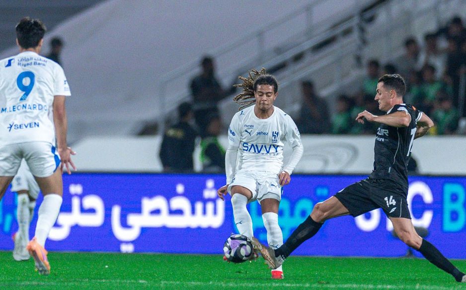 أعاد المدرب زكري توظيف السويسري سييرو في الوسط الدفاعي