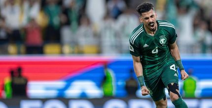 علي لاجامي محتفلًا بهدفه الدولي الأول مع المنتخب السعودي