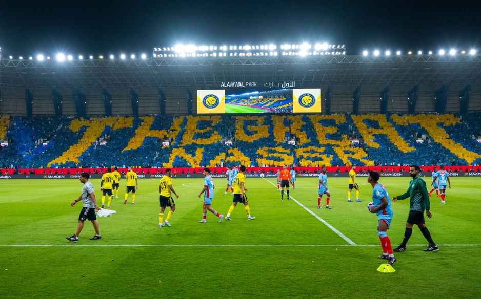 جماهير النصر تحتفل بالفريق