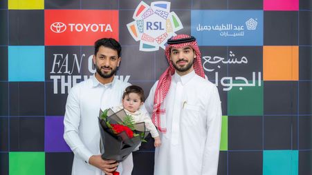 تسليم الدفعة الأولى من سيارات مشجع الجولة