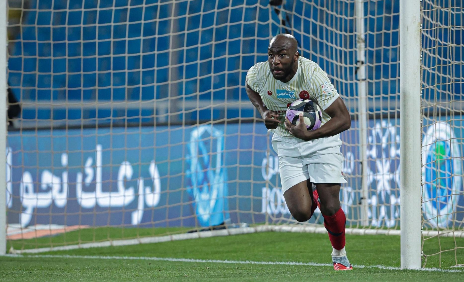 Yakou Meite scores for Damac v Al Najmah