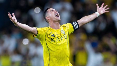 خلّد رونالدو مباراته الـ 100 في دوري روشن السعودي بهدفين للانتصار على النجمة بخمسة أهداف