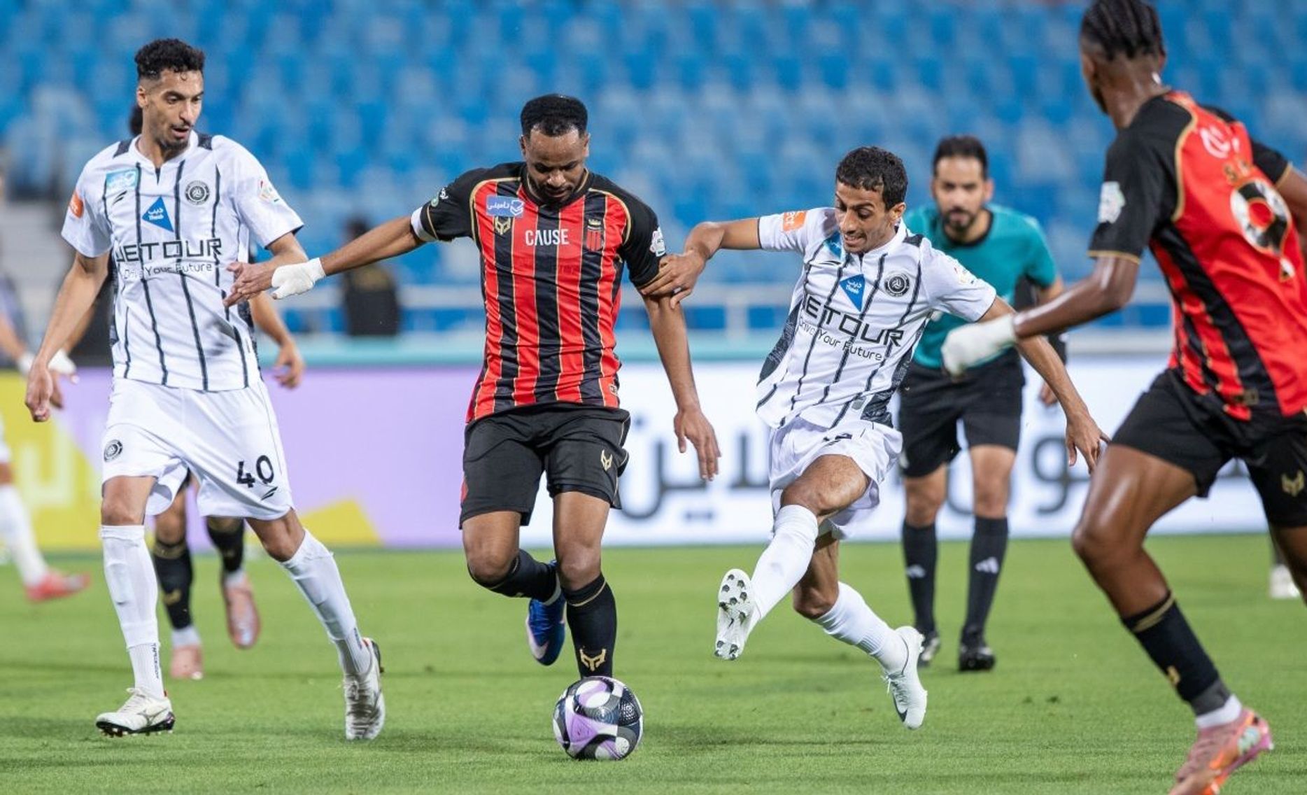 الرياض والشباب.. يتقاسمان النقاط