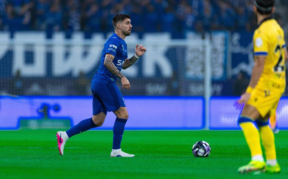 Ruben Neves was at his usual influential best for Al Hilal v Al Taawoun 