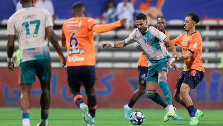 الأهلي يكتفي بالتعادل أمام الفيحاء في انطلاق الجولة 29