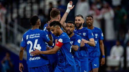 بنزيما يقود الهلال لأكبر انتصارين في الموسم