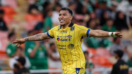 Roger Martinez scores for Al Taawoun at Al Ahli