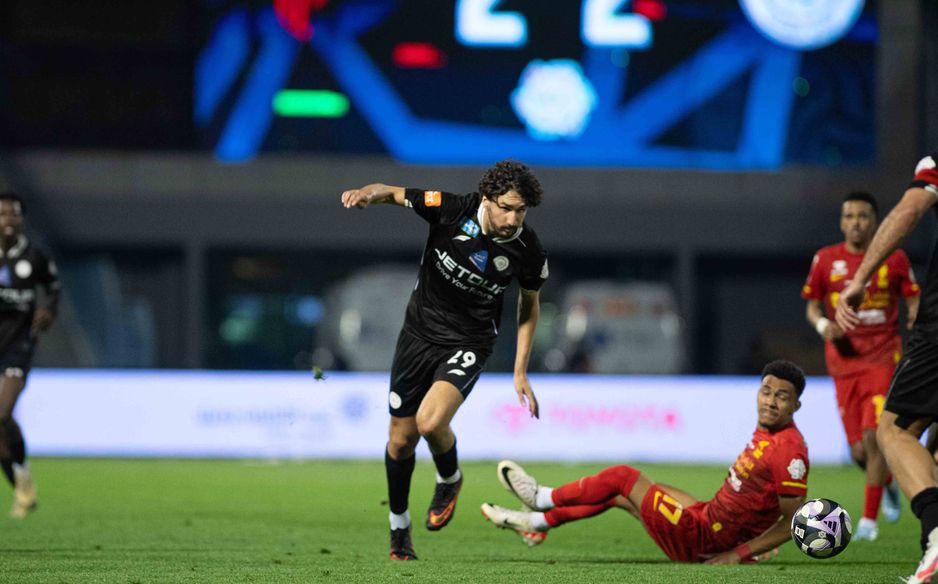 أهدر القادسية سبع من أصل تسع نقاط متاحة في الجولات الثلاث الأخيرة بخسارة ديربي الشرقية ثم تعادليه مع ضمك والشباب