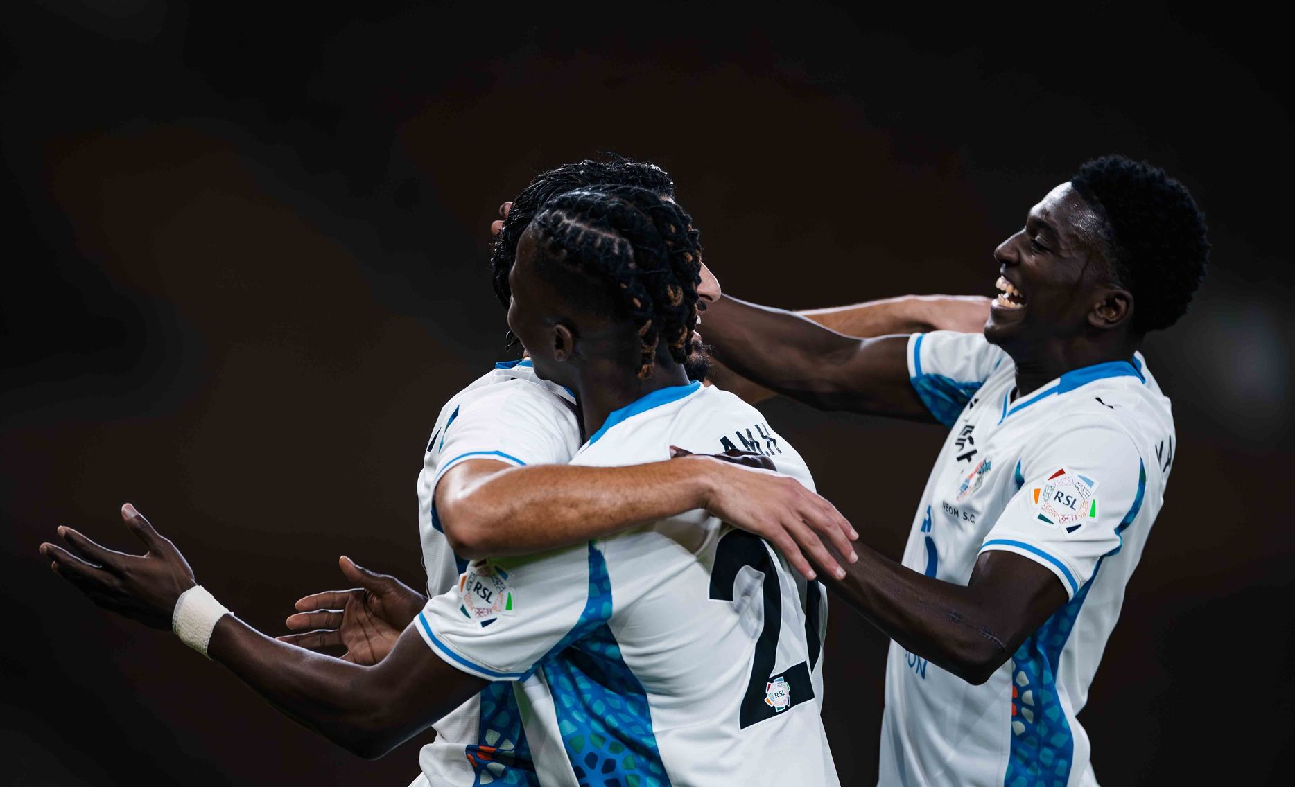 مهند آل سعد موهبة نادي نيوم يحتفل مع رفاقه