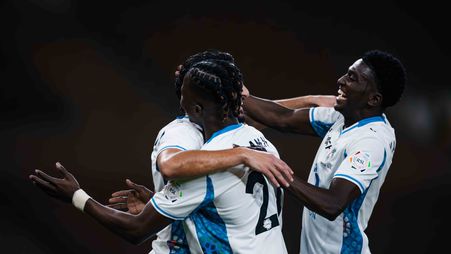 مهند آل سعد موهبة نادي نيوم يحتفل مع رفاقه