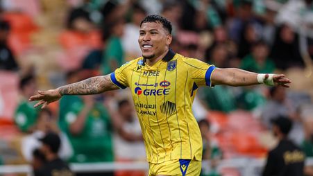 Roger Martinez scores for Al Taawoun at Al Ahli