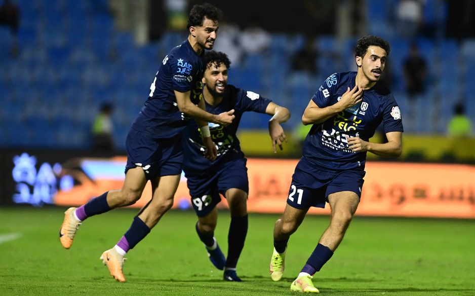 جاءت لقطة احتفالية محمد الجحيف بآخر أهداف الموسم الماضي في الدقيقة الـ 105 بمرمى الخليج ضمن أبرز مشاهد الموسم لقيمته في تحقيق بقاء الأخدود موسمًا ثالثًا