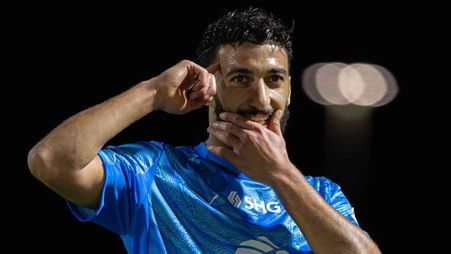 سعيد بن رحمة يحتفل بهدفه على الحزم