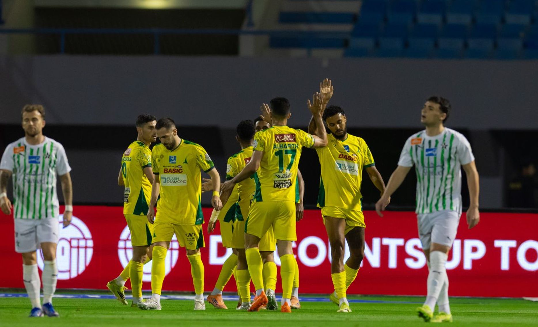 الخليج يعود بقوة ويهزم النجمة بثلاثية