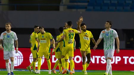 الخليج يعود بقوة ويهزم النجمة بثلاثية