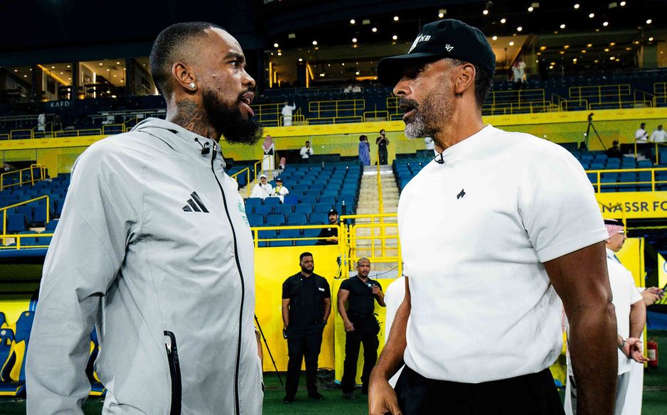 إيفان توني مع مواطنه ريو فرديناند قبل انطلاق قمة الجولة الـ 30