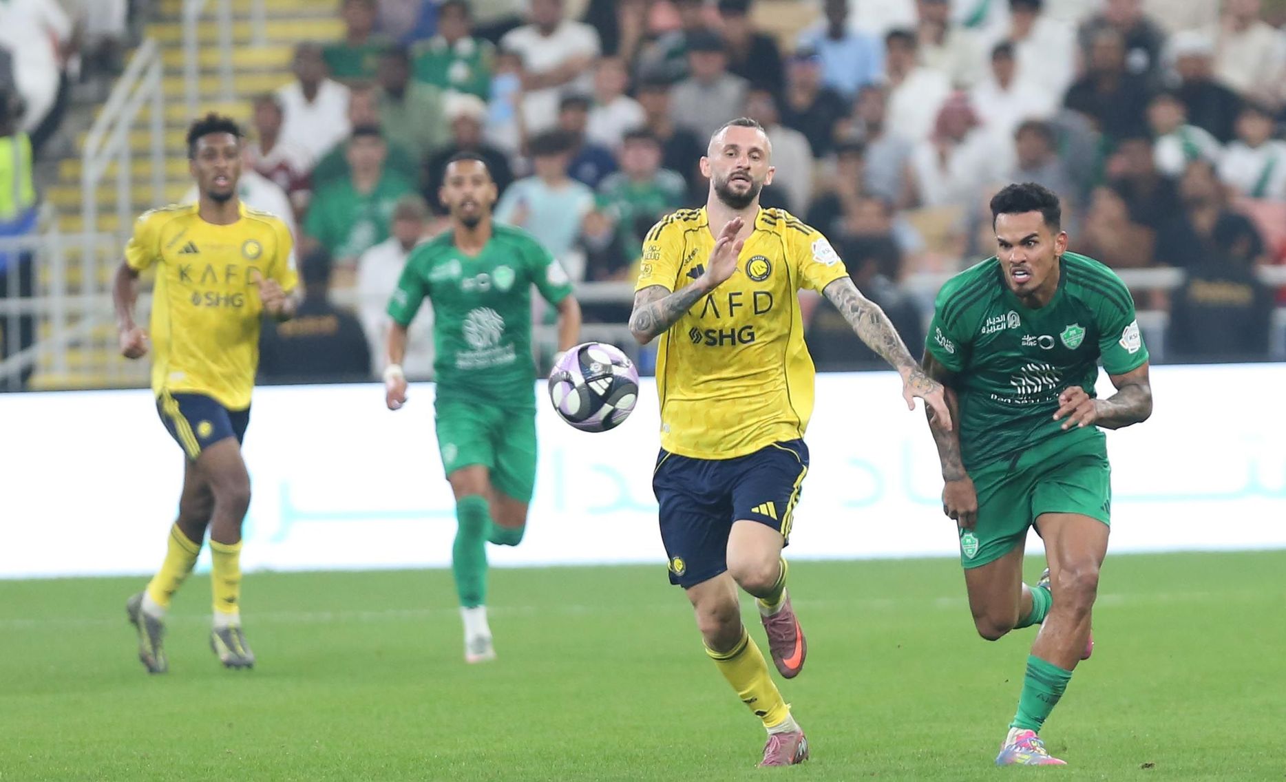 معركة الدوري بين النصر والأهلي ترسم ملامح البطل