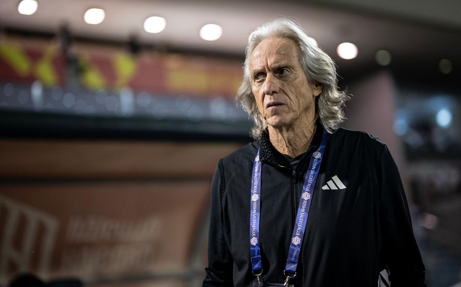 Al Nassr manager Jorge Jesus during match at Al Qadsiah