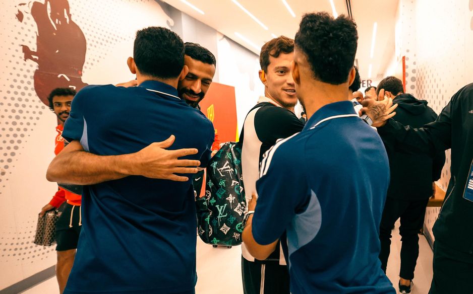 Otavio greets some of his former teammates before Al Qadsiah host RSL leaders Al Nassr