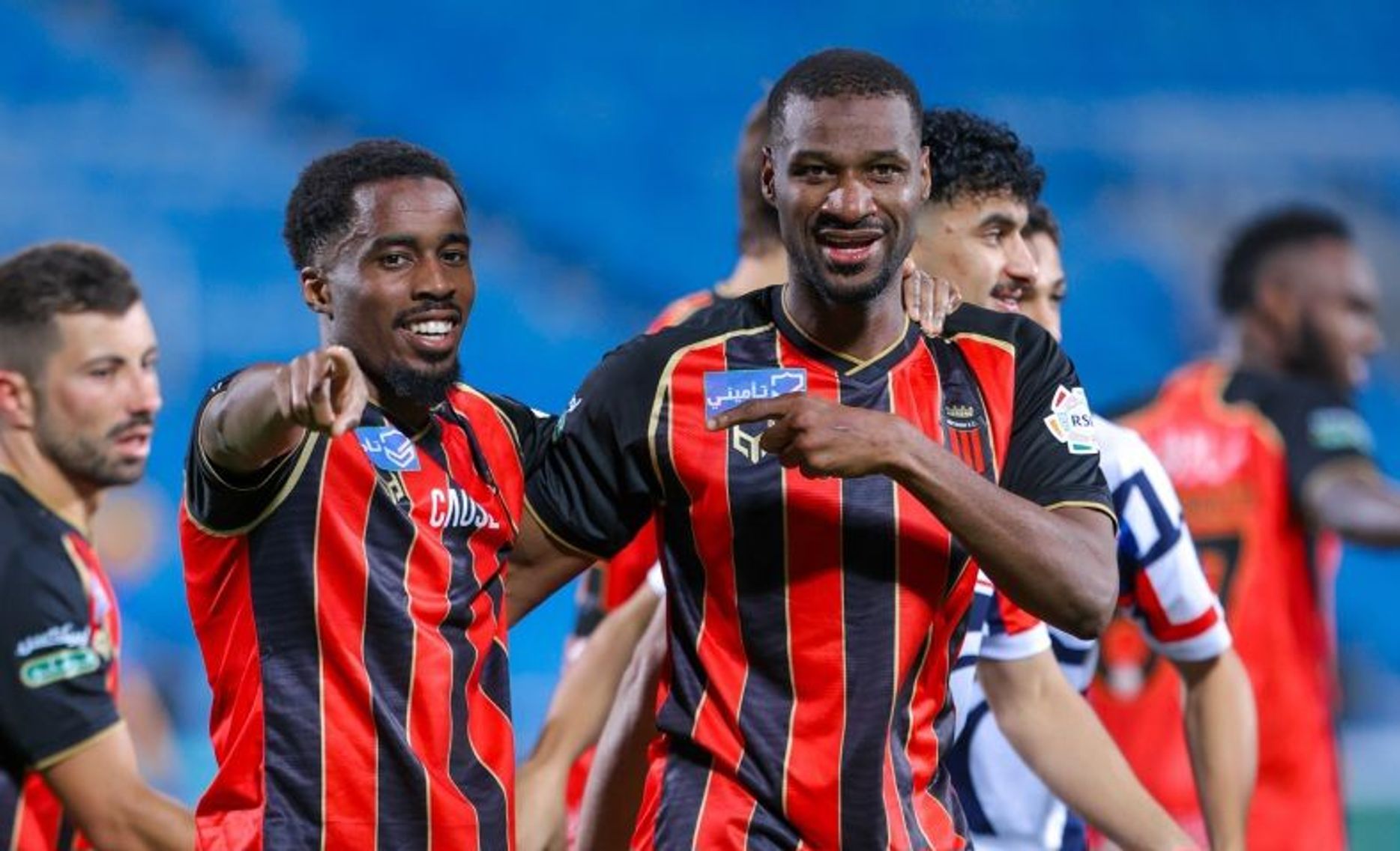الرياض يتمسك بالأمل ويهزم الفتح بهدف سيلا الثمين