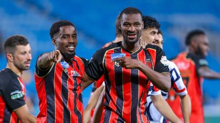 الرياض يتمسك بالأمل ويهزم الفتح بهدف سيلا الثمين