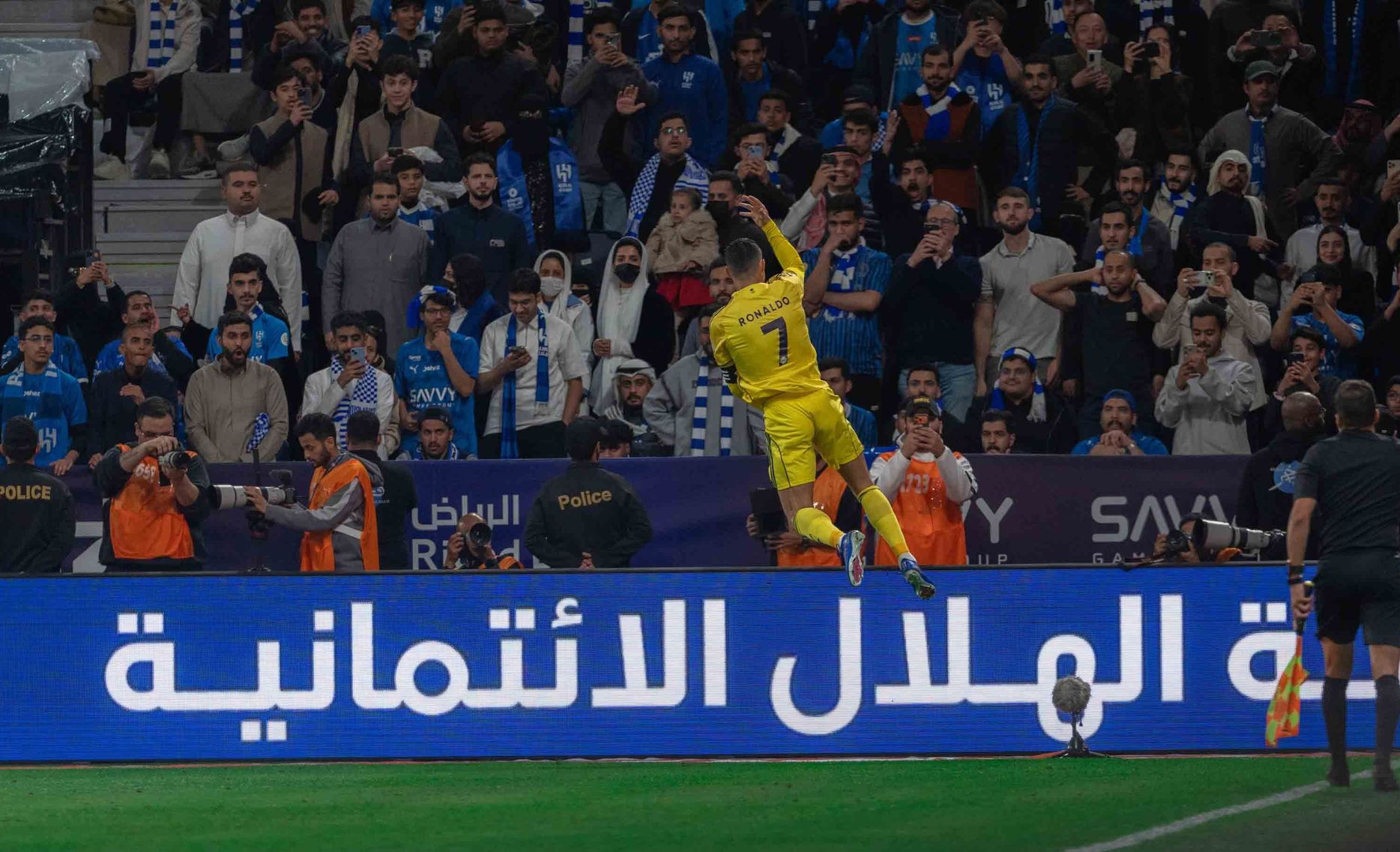 احتفال رونالدو في ملعب الهلال بهدفه الأخير في ديربي العاصمة