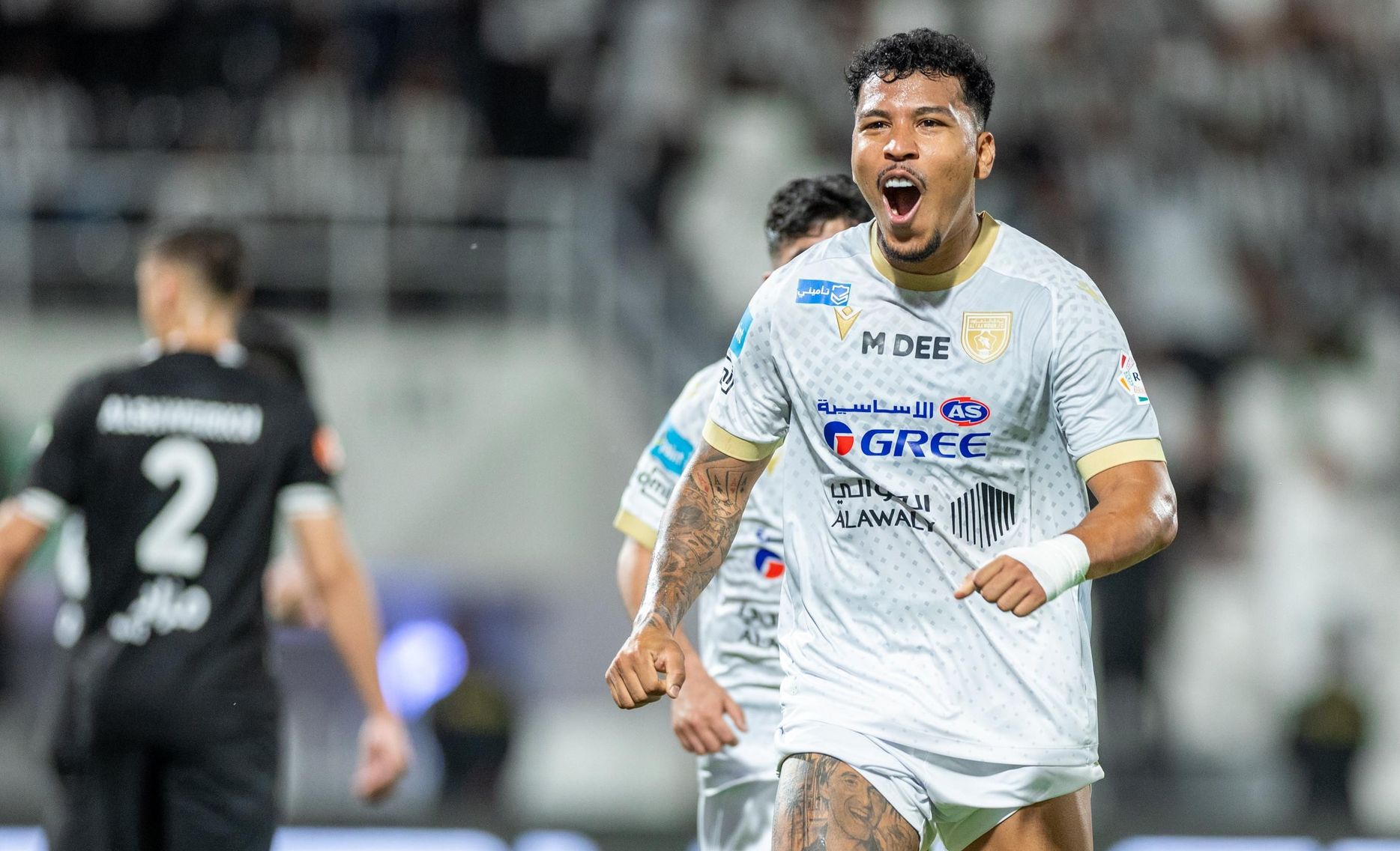 Roger Martinez scores for Al Taawoun at Al Shabab