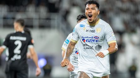 Roger Martinez scores for Al Taawoun at Al Shabab