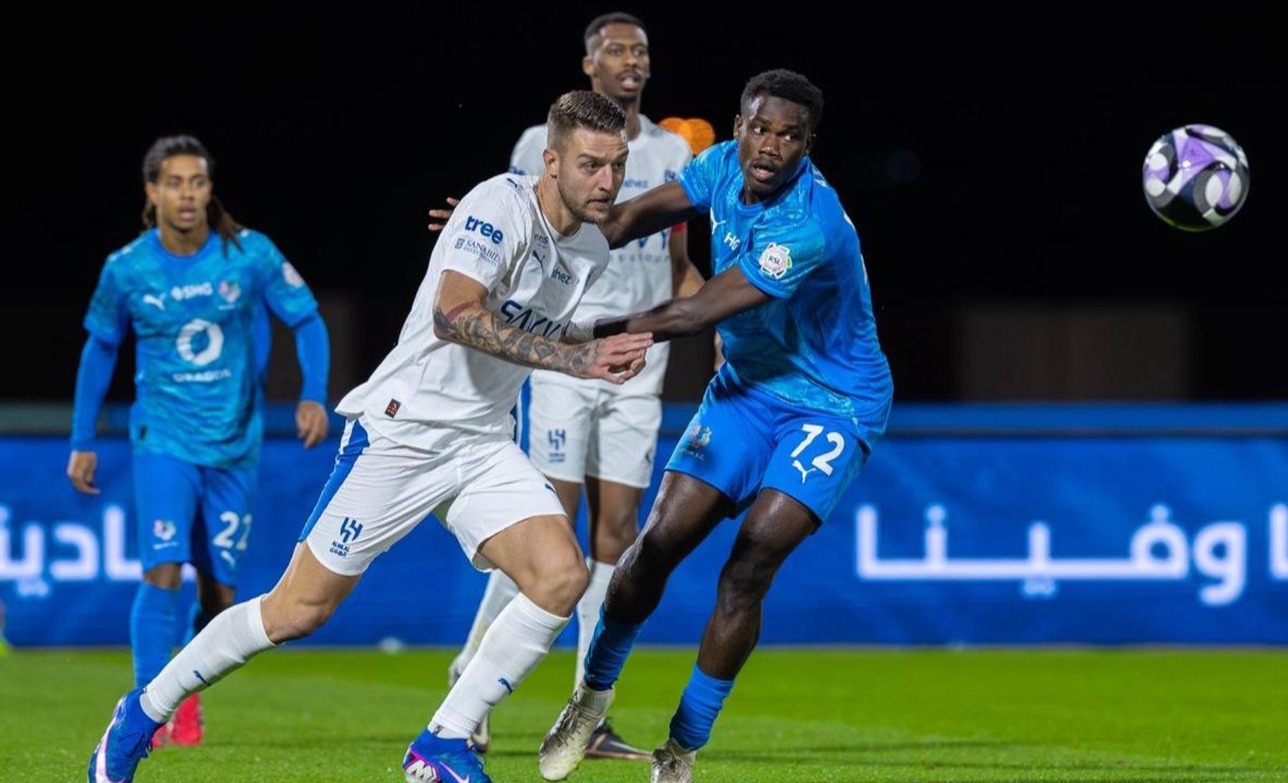 الهلال يُطارد اللقب في مواجهة نيوم