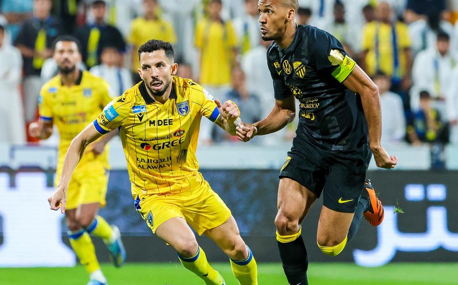 Al Taawoun and Al Ittihad are battling it out for a place in the AFC Champions League Elite