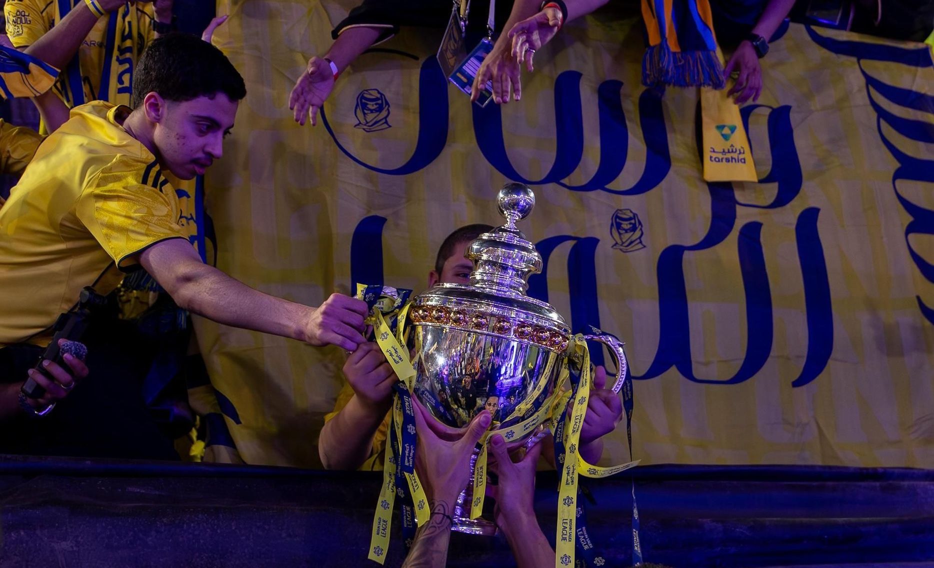 Angelo hands RSL trophy to Al Nassr's fans