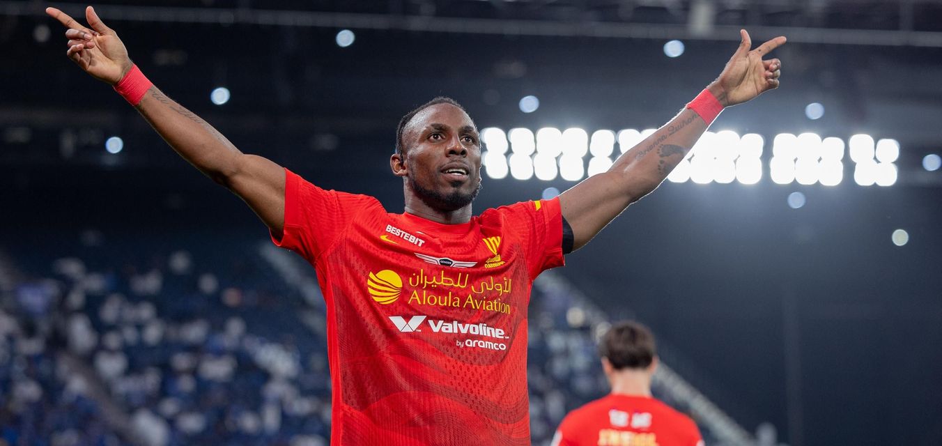 نجم القادسية ومنتخب المكسيك خوليان كينونيس