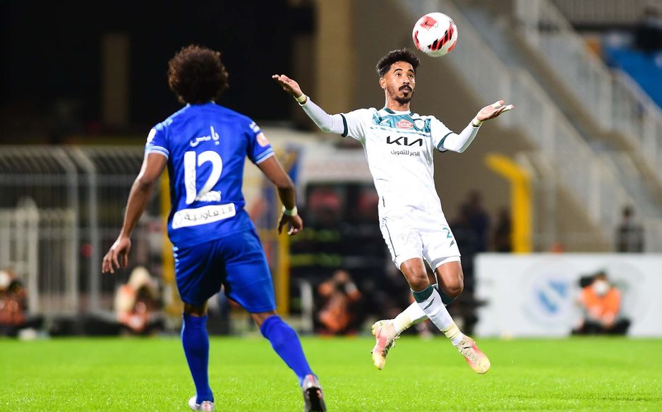 كان نواف بوشل لا يزال يمثل الفتح في مباراة الانتصار على الهلال، ونافسه ياسر الشهراني قبل عودته للقادسية