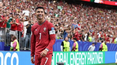 قائد المنتخب البرتغالي كريستيانو رونالدو يطلق العنان لمشاعره عقب الفوز الثمين على أوزبكستان في كأس العالم