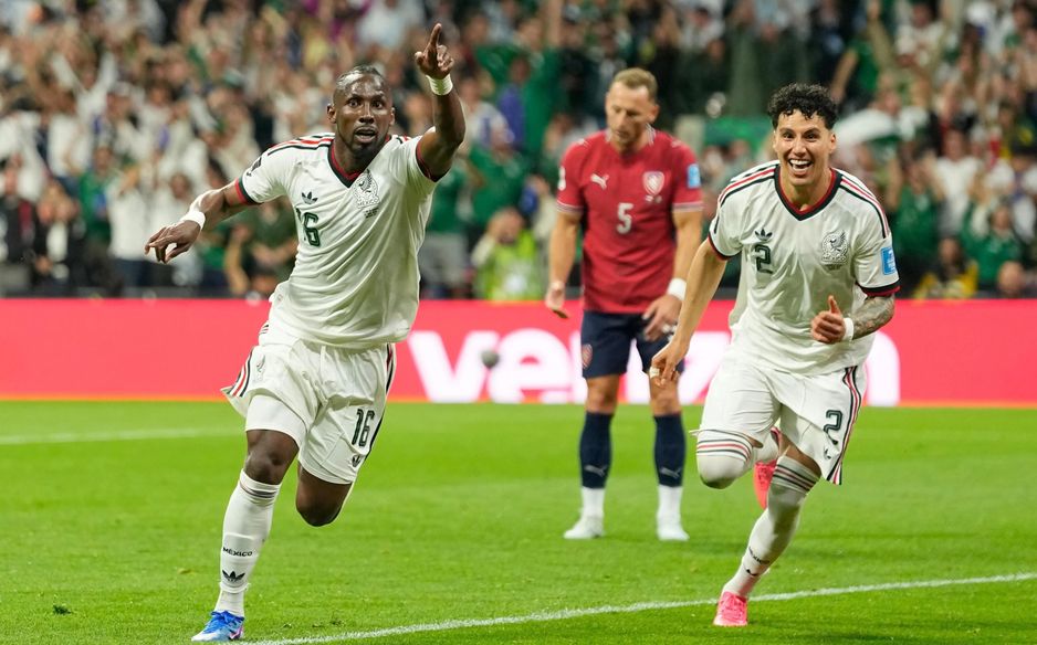 Julian Quinones scores for Mexico v Czechia at 2026 FIFA World Cup