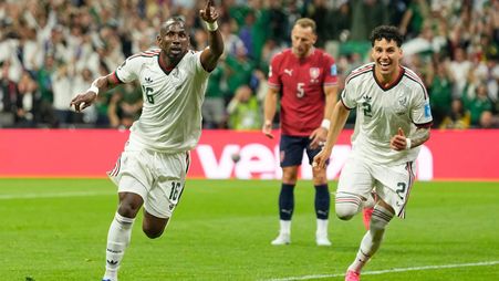 خوليان كينونيس يسجل هدف المكسيك الثاني في شباك التشيك بكأس العالم 2026