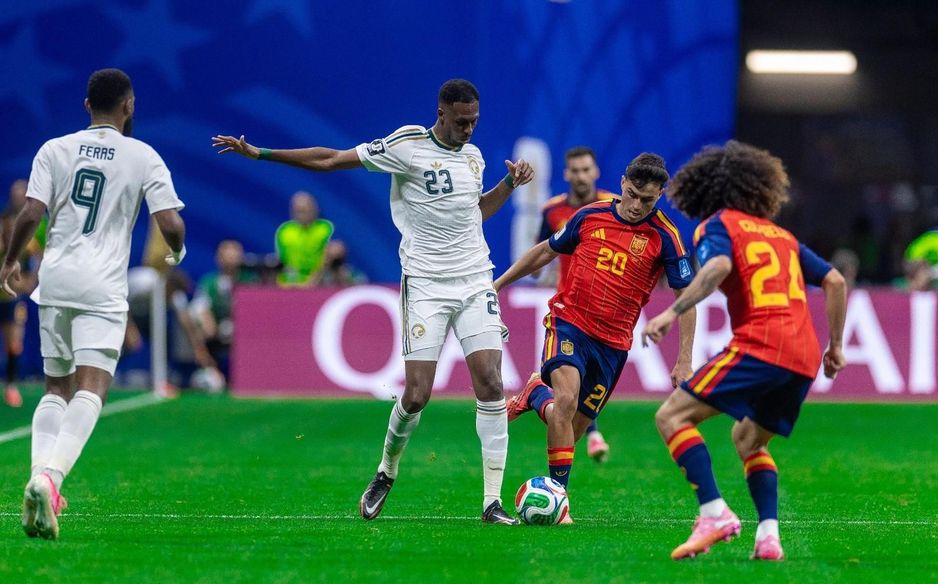 Saudi Arabia midfielder Mohammed Kanno (L) feels key to FIFA World Cup chances v Cape Verde