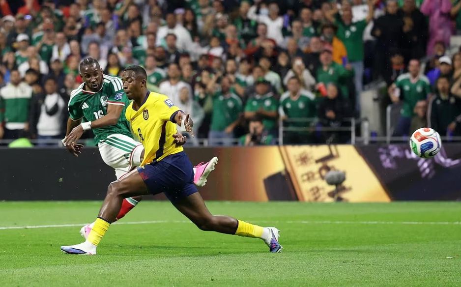 Julian Quinones thrashes home stunner to open scoring for Mexico v Ecuador at FIFA World Cup