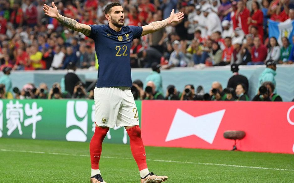 حمل ثيو هيرنانديز لقب بطل العالم مع المنتخب الفرنسي بعد التتويج في مونديال قطر 2022